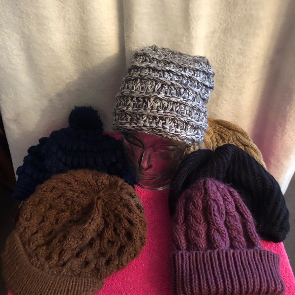 Six gently used knit/winter hats. - Picture 4 of 6